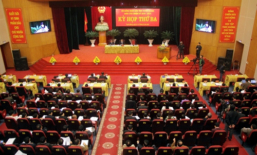 Ngày 5/12/2016, Hội đồng nhân dân tỉnh Tuyên Quang tổ chức khai mạc Kỳ họp thứ ba, khóa XVIII, nhiệm kỳ 2016 - 2021, thảo luận về kết quả thực hiện nhiệm vụ phát triển kinh tế - xã hội, quốc phòng - an ninh năm 2016; phương hướng, mục tiêu, nhiệm vụ và giải pháp năm 2017 Ảnh: Quang Cường- TTXVN