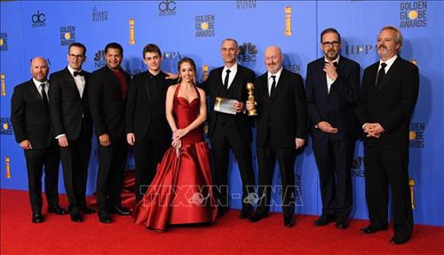 Phim "The Americans" giành giải thưởng "Phim truyền hình chính kịch xuất sắc" tại Lễ trao giải Quả cầu Vàng ở Beverly Hills, California, Mỹ ngày 6/1/2019. Ảnh: AFP/ TTXVN Phim "The Americans" giành giải thưởng "Phim truyền hình chính kịch xuất sắc" tại Lễ trao giải Quả cầu Vàng ở Beverly Hills, California, Mỹ ngày 6/1/2019. Ảnh: AFP/ TTXVN