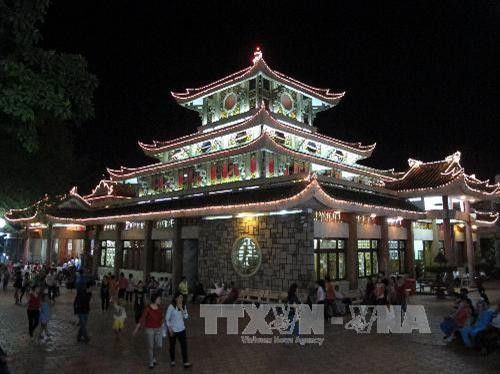 Một góc Miếu Bà Chúa xứ Núi Sam (thị xã Châu Đốc, An Giang). Ảnh: Phương Vy - TTXVN Một góc Miếu Bà Chúa xứ Núi Sam (thị xã Châu Đốc, An Giang). Ảnh: Phương Vy - TTXVN