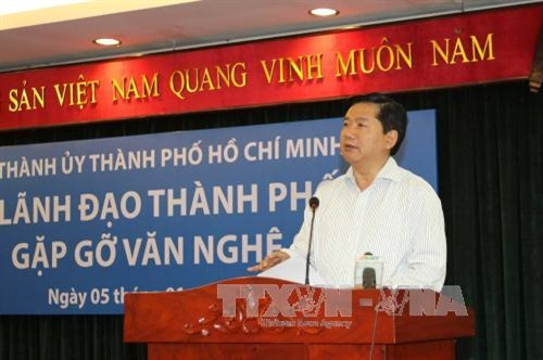 Bí thư Thành ủy TP. Hồ Chí Minh Đinh La Thăng phát biểu tại buổi gặp gỡ. Ảnh: Thanh Vũ-TTXVN Bí thư Thành ủy TP. Hồ Chí Minh Đinh La Thăng phát biểu tại buổi gặp gỡ. Ảnh: Thanh Vũ-TTXVN