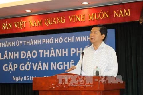 Bí thư Thành ủy TP. Hồ Chí Minh Đinh La Thăng phát biểu tại buổi gặp gỡ. Ảnh: Thanh Vũ-TTXVN