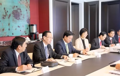 Hai bên trao đổi thông tin về Dự án