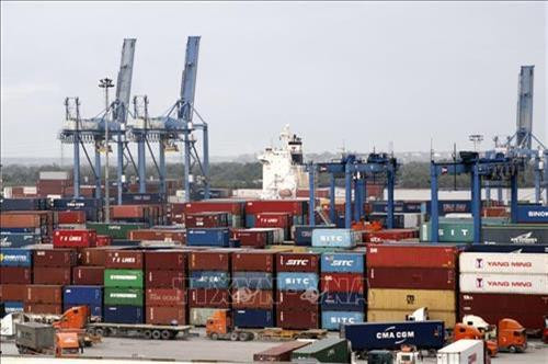 Các container hàng hóa trong cảng Cát Lái. Ảnh: Hoàng Hải - TTXVN Các container hàng hóa trong cảng Cát Lái. Ảnh: Hoàng Hải - TTXVN