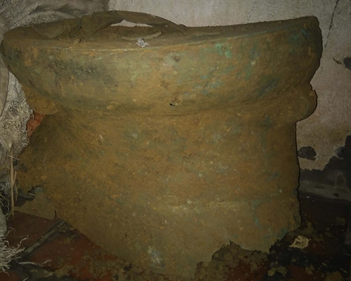 Trống đồng cổ vừa được phát hiện. Trống đồng cổ vừa được phát hiện.
