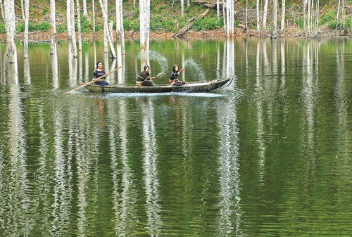 Khu du lịch sinh thái Măng Đen nổi tiếng với 7 hồ nước tự nhiên được ví như những nàng công chúa ngủ trong rừng Khu du lịch sinh thái Măng Đen nổi tiếng với 7 hồ nước tự nhiên được ví như những nàng công chúa ngủ trong rừng
