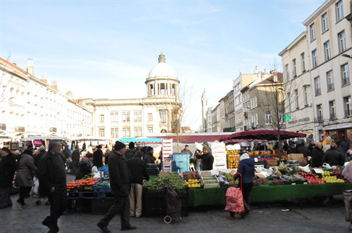 Một góc chợ phiên Molenbeek. Ảnh: Hương Giang – Phóng viên TTXVN tại Bỉ