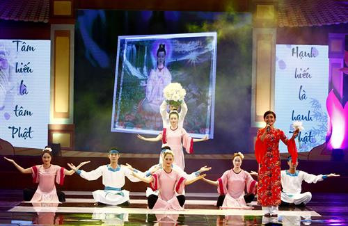 Tiết mục văn nghệ chào mừng. Ảnh: An Đăng - TTXVN Tiết mục văn nghệ chào mừng. Ảnh: An Đăng - TTXVN