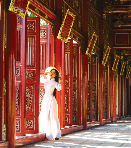 Hệ thống hành lang, dực lang trong Tử Cấm thành, Đại Nội - Huế giờ đây là nơi tổ chức trưng bày triển lãm ảnh, các sưu tập về triều Nguyễn, tạo nên không gian hết sức có ý nghĩa và thu hút du khách.