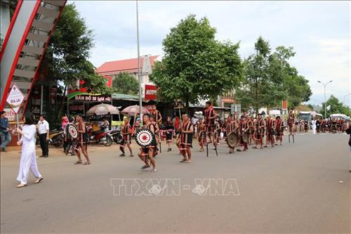 Đoàn nghệ nhân người Gia Rai, Ê Đê tại lễ hội. Ảnh: Ngọc Minh - TTXVN