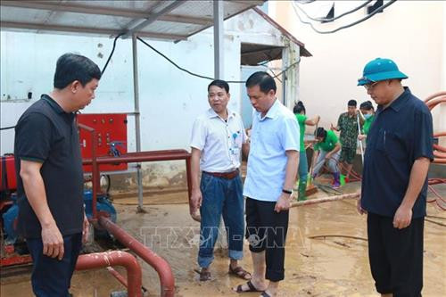 Đoàn công tác của tỉnh Hà Giang kiểm tra công tác khắc phục hậu quả mưa lũ ở bệnh viện Đa khoa huyện Yên Minh. Ảnh: TTXVN phát Đoàn công tác của tỉnh Hà Giang kiểm tra công tác khắc phục hậu quả mưa lũ ở bệnh viện Đa khoa huyện Yên Minh. Ảnh: TTXVN phát