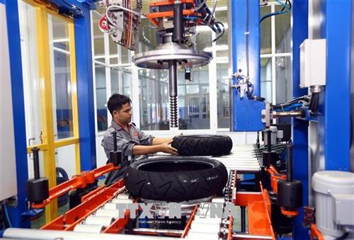 Dây chuyền sản xuất lốp xe tại một công ty Thành phố Hồ Chí Minh. Ảnh: Danh Lam - TTXVN Dây chuyền sản xuất lốp xe tại một công ty Thành phố Hồ Chí Minh. Ảnh: Danh Lam - TTXVN