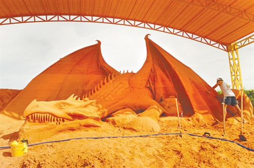 Một trong số những bức tượng cát tại công viên “Forgotten Land”