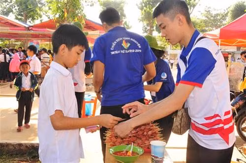 Hoạt động xuân biên giới. Ảnh: K GỬIH-TTXVN