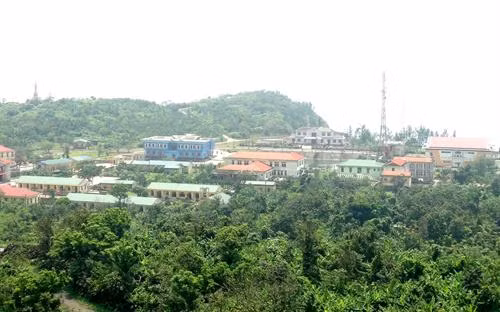 Cơ sở hạ tầng ở Cồn Cỏ đã được xây dựng khá khang trang. Ảnh: Nguyên Lý-TTXVN