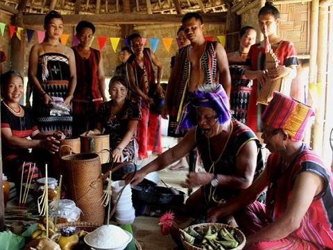 Nghi lễ dâng cúng. Nghi lễ dâng cúng.