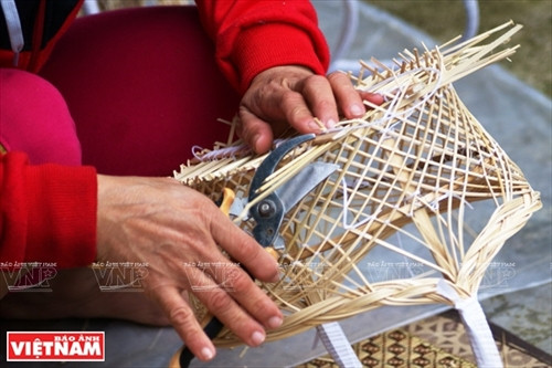 Sản phẩm đan đát theo hướng thủ công mỹ nghệ hiện đang phát triển mạnh tại làng nghề Vinh Ba. Ảnh: Nguyễn Vũ Thành Đạt