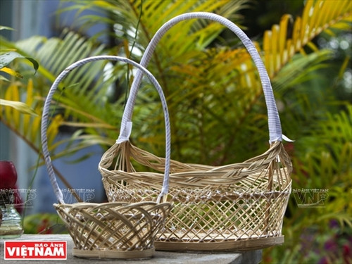 Sản phẩm đan đát mỹ nghệ Vinh Ba phong phú, đa dạng. Ảnh: Nguyễn Vũ Thành Đạt Sản phẩm đan đát mỹ nghệ Vinh Ba phong phú, đa dạng. Ảnh: Nguyễn Vũ Thành Đạt