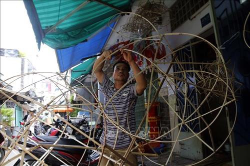 Nghề sản xuất lồng đèn truyền thống Phú Bình ảnh 4 Nghề sản xuất lồng đèn truyền thống Phú Bình ảnh 4