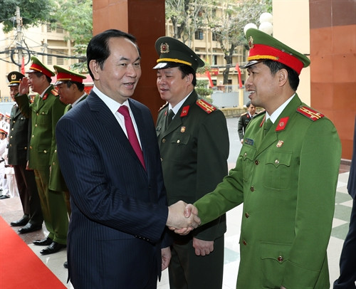Chủ tịch nước Trần Đại Quang với cán bộ, chiến sĩ Công an thành phố Hải Phòng. Ảnh: Nhan Sáng-TTXVN