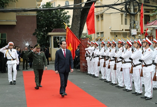 Nhân dịp đón Xuân Đinh Dậu 2017, sáng 18/1/2017, Chủ tịch nước Trần Đại Quang đến thăm, làm việc và chúc Tết cán bộ, chiến sĩ Công an thành phố Hải Phòng. Ảnh: Nhan Sáng-TTXVN