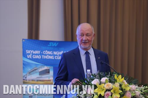 Ông Anatoli Yunitski, Chủ tịch Công ty Công ghệ SkyWay phát biểu tại hội thảo. Ảnh: Phan Đức - TTXVN