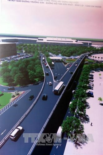 Cầu vượt tại nút giao đường Trường Sơn đường nối Tân Sơn Nhất-Bình Lợi-Vành đai ngoài. Ảnh: Hoàng Hải - TTXVN