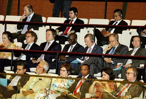 Khách quốc tế dự khai mạc Kỳ họp thứ sáu, Quốc hội khoá XIV. Ảnh: Nguyễn Dân –TTXVN Khách quốc tế dự khai mạc Kỳ họp thứ sáu, Quốc hội khoá XIV. Ảnh: Nguyễn Dân –TTXVN