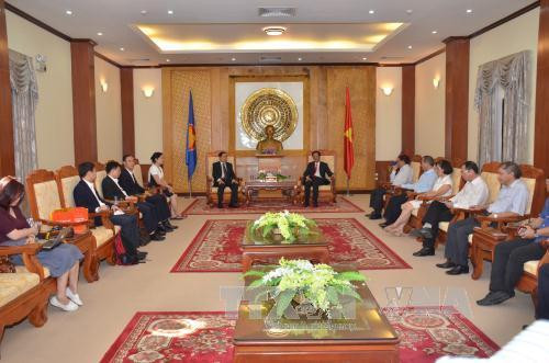 Quang cảnh buổi làm việc của Đoàn với Đại sứ quán Việt Nam tại Vương quốc Campuchia. Ảnh: Phan Minh Hưng - P/v TTXVN tại Campuchia Quang cảnh buổi làm việc của Đoàn với Đại sứ quán Việt Nam tại Vương quốc Campuchia. Ảnh: Phan Minh Hưng - P/v TTXVN tại Campuchia