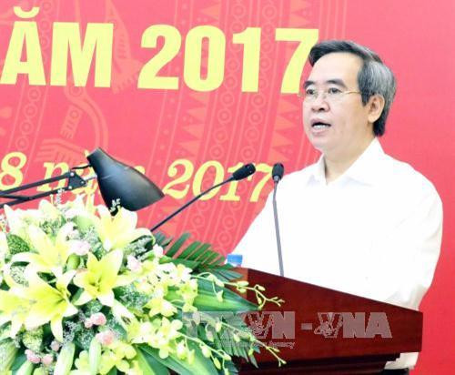 Đồng chí Nguyễn Văn Bình, Ủy viên Bộ Chính trị, Bí thư Trung ương Đảng, Trưởng Ban Kinh tế Trung ương, Trưởng Ban Chỉ đạo Tây Bắc phát biểu tại Hội nghị. Ảnh: Quốc Đạt - TTXVN Đồng chí Nguyễn Văn Bình, Ủy viên Bộ Chính trị, Bí thư Trung ương Đảng, Trưởng Ban Kinh tế Trung ương, Trưởng Ban Chỉ đạo Tây Bắc phát biểu tại Hội nghị. Ảnh: Quốc Đạt - TTXVN