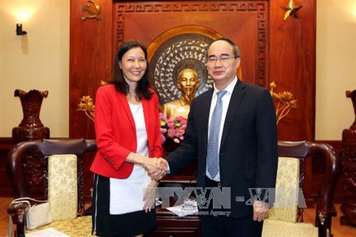 Chiều 28/6/2017, tại Trụ sở Thành ủy Thành phố Hồ Chí Minh, Bí thư Thành ủy Thành phố Hồ Chí Minh Nguyễn Thiện Nhân tiếp Phó Chủ tịch, Tổng Giám đốc Công ty Intel Products Việt Nam Sherry Boger. Ảnh: Thanh Vũ-TTXVN