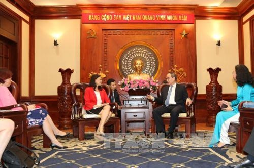 Chiều 28/6/2017, tại Trụ sở Thành ủy Thành phố Hồ Chí Minh, Bí thư Thành ủy Thành phố Hồ Chí Minh Nguyễn Thiện Nhân tiếp Phó Chủ tịch, Tổng Giám đốc Công ty Intel Products Việt Nam Sherry Boger. Ảnh: Thanh Vũ-TTXVN