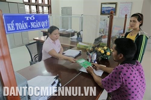 Từ sự hỗ trợ của các chường trình, dự án xóa đói giảm nghèo, đồng bào Cơ - tu ở Tây Giang đã được vay vốn phát triển kinh tế gia đình.