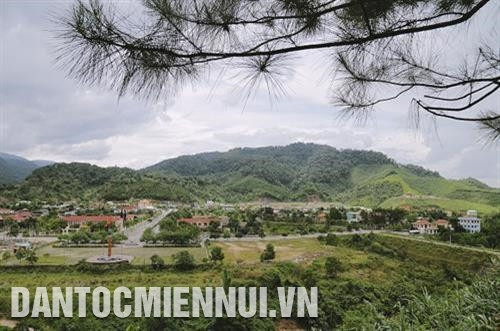 Một góc phố núi Tây Giang sau 15 năm tái lập