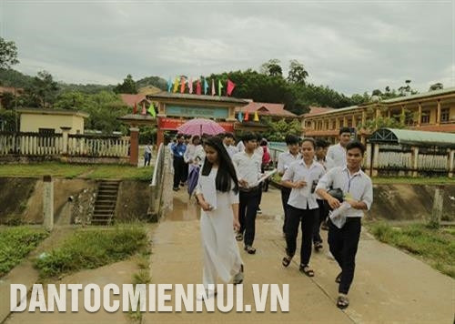 Huyện Tây Giang có 23 trường học các cấp, đáp ứng nhu cầu học tập của con em đồng bào dân tộc Cơ - tu.