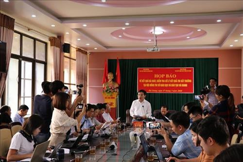 Ông Mai Văn Trinh, Cục trưởng Cục Quản lý chất lượng, Bộ GD và ĐT thông tin cho báo chí tại buổi họp báo về kết quả rà soát, kiểm tra xử lý kết quả thi bất thường tại Hội đồng thi Sở Giáo dục và Đào tạo tỉnh Hà Giang. Ảnh: Minh Tâm-TTXVN