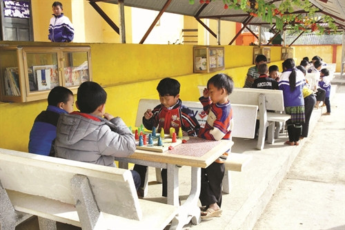 Các em vui chơi ngoài giờ học Các em vui chơi ngoài giờ học