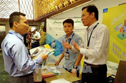 Gian hàng giới thiệu các giải pháp bảo mật, an toàn thông tin của các công ty là thành viên của VNISA bên lề sự kiện. Ảnh: Thế Anh-TTXVN Gian hàng giới thiệu các giải pháp bảo mật, an toàn thông tin của các công ty là thành viên của VNISA bên lề sự kiện. Ảnh: Thế Anh-TTXVN