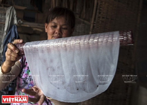 Nghề làm bánh tráng Nhơn Hòa đã có từ hàng trăm năm qua.