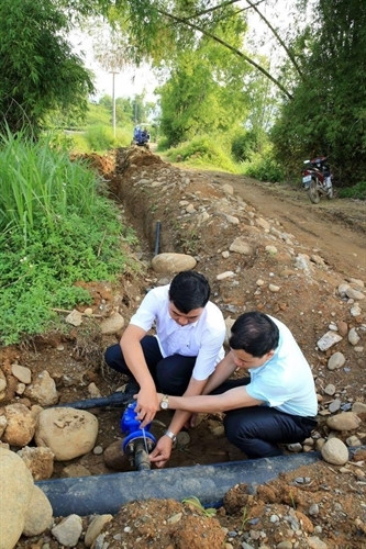 Lắp đặt đường ống nước sạch về xã Thanh Lương, huyện Văn Chấn