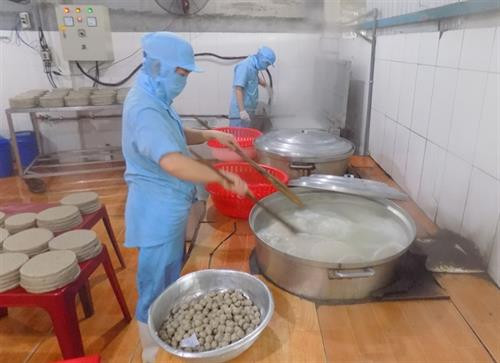 Chả cá Vạn Ninh hút hàng dịp Tết ảnh 1 Chả cá Vạn Ninh hút hàng dịp Tết ảnh 1