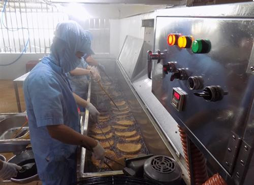 Chả cá Vạn Ninh hút hàng dịp Tết ảnh 2 Chả cá Vạn Ninh hút hàng dịp Tết ảnh 2