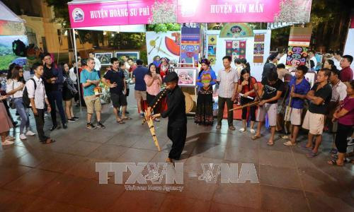 Màn múa Khèn của dân tộc Mông tỉnh Hà Giang. Ảnh: Thành Đạt – TTXVN