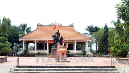 Khu di tích Dân công hỏa tuyến Vĩnh Lộc Mậu Thân 1968 (xã Vĩnh Lộc A, huyện Bình Chánh, Thành phố Hồ Chí Minh), nơi ghi dấu mốc son chói lọi của lực lượng Dân công hỏa tuyến Vĩnh Lộc trong đợt Tổng tiến công và nổi dậy Xuân Mậu Thân 1968. Đây là nơi 32 dân công đã ngã xuống sau trận càn của địch đêm 15/6/1968. Ảnh: Xuân Khu – TTXVN Khu di tích Dân công hỏa tuyến Vĩnh Lộc Mậu Thân 1968 (xã Vĩnh Lộc A, huyện Bình Chánh, Thành phố Hồ Chí Minh), nơi ghi dấu mốc son chói lọi của lực lượng Dân công hỏa tuyến Vĩnh Lộc trong đợt Tổng tiến công và nổi dậy Xuân Mậu Thân 1968. Đây là nơi 32 dân công đã ngã xuống sau trận càn của địch đêm 15/6/1968. Ảnh: Xuân Khu – TTXVN