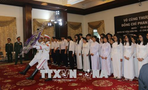 Đoàn đại biểu học sinh thành phố Hồ Chí Minh viếng nguyên Thủ tướng Chính phủ Phan Văn Khải. Ảnh: Thanh Vũ - TTXVN Đoàn đại biểu học sinh thành phố Hồ Chí Minh viếng nguyên Thủ tướng Chính phủ Phan Văn Khải. Ảnh: Thanh Vũ - TTXVN