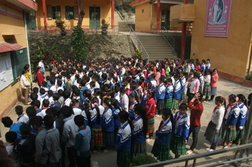 Ở trường bán trú thích hơn ở nhà ảnh 1