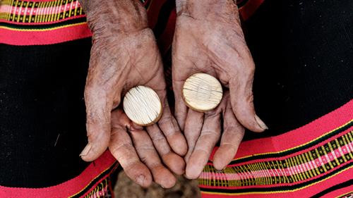 Những bộ tộc xăm mặt cuối cùng của châu Á ảnh 5 Những bộ tộc xăm mặt cuối cùng của châu Á ảnh 5