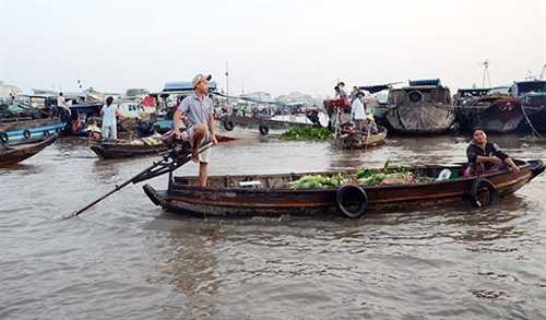 Tấp nập giao thương trên sông Tấp nập giao thương trên sông
