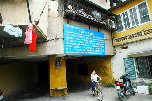 Thông báo của UBND phường Thành Công về mức độ nguy hiểm tại đơn nguyên 2 nhà G6A, tập thể Thành Công.