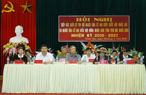 Ông Trần Quốc Vượng (thứ ba từ trái sang), Ủy viên Bộ Chính trị, Bí thư Trung ương Đảng cùng các ứng cử viên đại biểu Quốc hội khoá XIV tiếp xúc cử tri tại huyện Trạm Tấu (Yên Bái). Ảnh: TTXVN Ông Trần Quốc Vượng (thứ ba từ trái sang), Ủy viên Bộ Chính trị, Bí thư Trung ương Đảng cùng các ứng cử viên đại biểu Quốc hội khoá XIV tiếp xúc cử tri tại huyện Trạm Tấu (Yên Bái). Ảnh: TTXVN