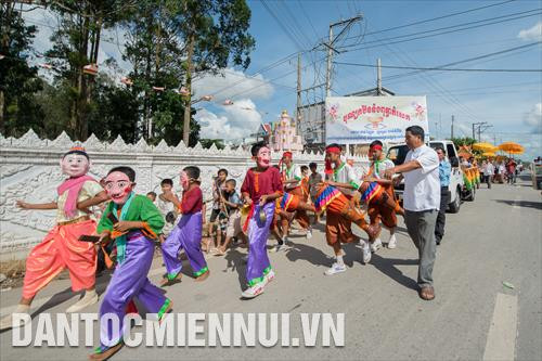 Múa trống Chhay-dăm trong lễ hội ở Trà Vinh. Ảnh: Bảo Long